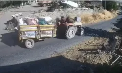 Traktörün Devrildiği Kaza Kamerada; 3 Yaralı