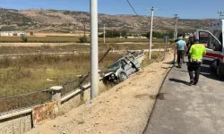 Hafif Ticari Araç Beton Duvara Çarptı; 1’i Ağır, 3 Yaralı