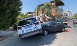 Polis Aracıyla Otomobil Çarpıştı; 2 Yaralı