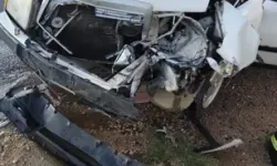 Hafif Ticari Araçla Çarpışan Otomobilin Sürücüsü Yaralandı