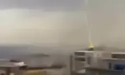 Şırnak’ta 8 Katlı Binaya Yıldırım İsabet Etti; O Anlar Kamerada