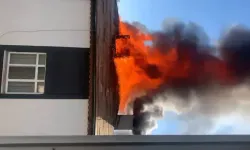Tuzla’da 3 Katlı Binanın Çatısı Alev Alev Yandı