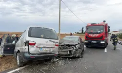 Tekirdağ'da Otomobille Minibüs Çarpıştı: 2'si Çocuk, 6 Yaralı