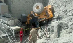 Taş Ocağında Devrilen İş Makinesinin Operatörü Öldü