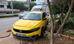 Taksi İle Ticari Araç Çarpıştı
