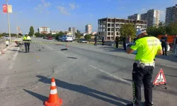 Otomobille Çarpışan Elektrikli Bisikletin Sürücüsü Liseli Ağır Yaralandı