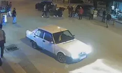 Laf Atma Tartışmasında Tekme- Yumruk Dövüldü; O Anlar Kamerada