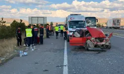 Otomobil TIR'a Arkadan Çarptı: 2’si Çocuk 6 Yaralı
