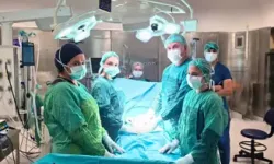 13 Santimetrelik Kitle 6 Saatlik Operasyonla Çıkarıldı