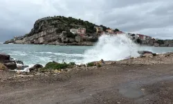 Bartın'da Kuvvetli Rüzgar Nedeniyle Dalga Boyu 2 Metreye Ulaştı