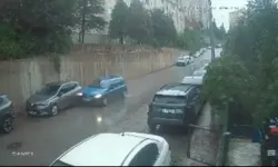 Otomobilin Park Halindeki Araca Çarpıp Ters Döndüğü Kaza Kamerada