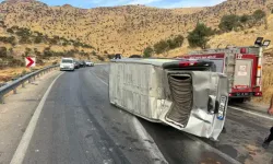 Mardin’de Minibüs Devrildi: 8 Yaralı