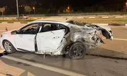 Niksar Bulvarı’nda Tehlikeli Manevra: Karşı Şeride Geçen Araç Başka Otomobille Çarpıştı
