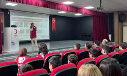 Tokat’ta İyiliğin Kalbi Kızılay Haftası’nda Attı: Türk Kızılay’ı Öğrencilerle Buluştu
