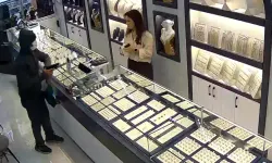 Oyuncak Tabancayla Kuyumcuyu Soymaya Kalktı, Alarma Basılınca Kaçtı