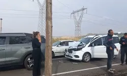 Diyarbakır’da Hafif Ticari Araç İle Otomobil Çarpıştı: 2 Yaralı