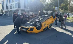 Otomobil İle Çarpışan Taksi Takla Attı; 1 Yaralı