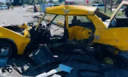 Minibüsle Otomobil Çarpıştı: 3 Ölü, 1 Yaralı