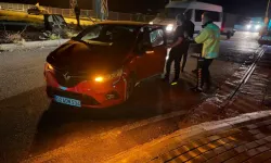 Otomobil İle Hafif Ticari Araç Çarpıştı; 4 Yaralı