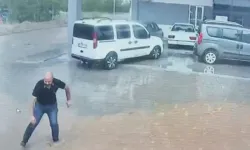 Su Birikintisinde Mahsur Kalan Civcivin Kurtarılma Anı Kamerada