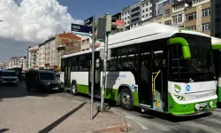 Akrabasını Bıçakladı, Kaçarken Aracıyla Özel Halk Otobüsüne Çarptı