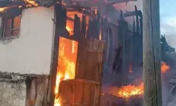 Evde Çıkan Yangında 2 Kardeş Dumandan Etkilendi