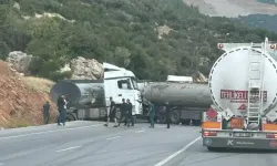 Tankerler Çarpıştı; Tonlarca Akaryakıt Yola Döküldü