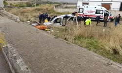 Hafif Ticari Araç Şarampole Devrildi: 3’ü Ağır, 5 Yaralı