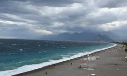 Antalya'da Kuvvetli Rüzgar Ve Sağanak Etkili Oldu