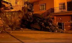 Devrilen Traktörün Sürücüsü Öldü, Eşi Ve Çocuğu Yaralandı