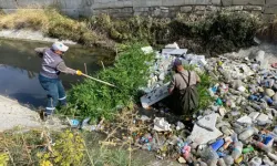 Van’daki Kanaldan Tonlarca Çöp Çıkarıldı