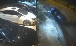 Kontrolden Çıkan Otomobil, Park Halindeki Araca Çarptı; Kaza Kamerada