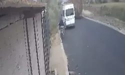 Devrilen Motosikletin Sürücüsü Ağır Yaralandı; Kaza Kamerada