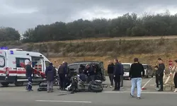 Hafif Ticari Araçla Motosiklet Çarpıştı; 2 Yaralı