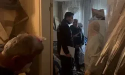 Beyoğlu’nda Kötü Koku Gelen Daireden 4 Ton Çöp Çıkarıldı