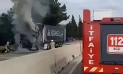 Hatay'da Seyir Halindeyken Alev Alan TIR Yandı