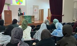 Yeşilay Tokat Şubesi’nden Kız Öğrenci Yurdunda "Teknoloji Bağımlılığı" Akran Eğitimi