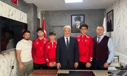 Balkan Şampiyonu Güreşçilerden İl Müdürü Haşim Eger’e Ziyaret