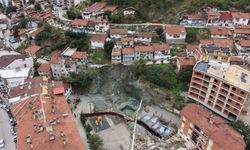 Tokat'ta Yol Çöktü, 2 Katlı Ev Tahliye Edildi