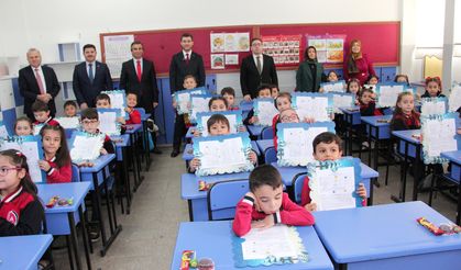 Erbaa Kaymakamı Dr. İsmail Altan Demirayak, Öğrencilerin Karne Sevincine Ortak Oldu