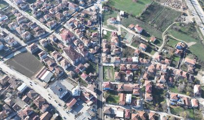 Erbaa’da Vahit Selçuk Caddesi Sıcak Asfaltla Yenileniyor