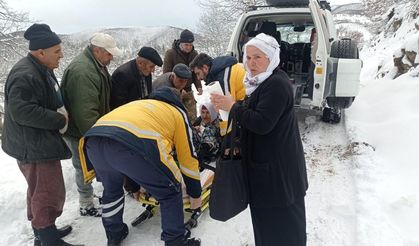 Erbaa`da Kar Engeline Rağmen 90 Yaşındaki Kadın Sağlık Ekiplerine Ulaştırıldı