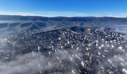 Erbaa’da Görsel Şölen: Şehir Sis Bulutlarının Altında Kaldı!