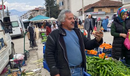 Hem Tezgâh Başında Hem Ekran Karşısında: Tezgâh Başında TikTok Fenomeni Oldu