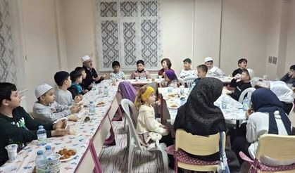 Erbaa’da Minik Kalpler Aynı Sofrada: İlçe Müftüsü Ertürk Çocuklarla İftar Açtı