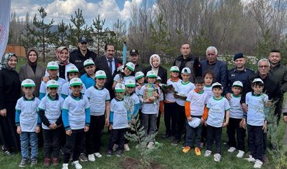 Tokat Orman İşletme Müdürlüğü Büğet Köyünde Geleceğe Yatırım: Okul Bahçesi Fidanlarla Donatıldı