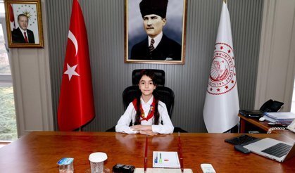 Tokat’ta Valiliğin Koltuğuna Oturan Çocuk Okullarda Güvenlik Tedbirlerinin Arttırılmasını İstedi