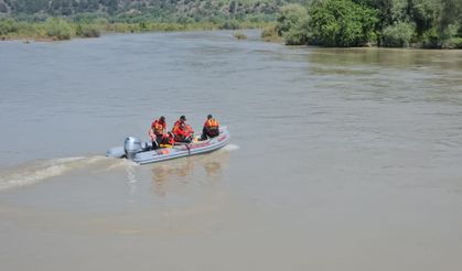 Düştükleri Kelkit Çayı’nda Kaybolan 2 Kişiden Oğuz’un Cansız Bedeni Bulundu