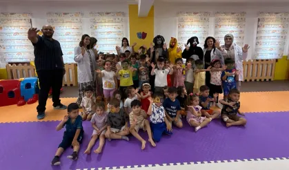 Tokat’ta Miniklerin Yıl Sonu Coşkusu: Drama Öğrencilerinden Renkli Gösteri