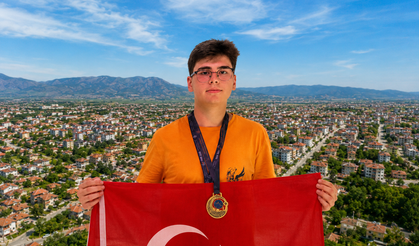 Erbaa’nın Gururu Dünya Zirvesinde! İsmail Eren Matematikte Dünya Şampiyonu Oldu